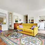 Charming Apartment L006